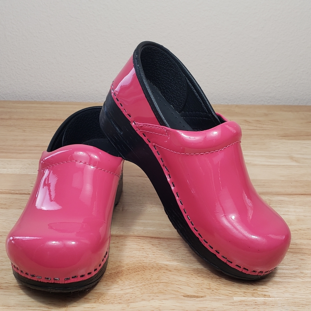 Girl's DANSKO CLOGS SHOES Hot Pink Patent Leather Size 1.5 EXCELLENT